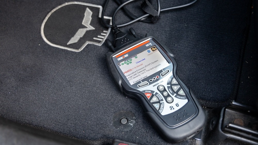 Innova 5610 Scanning a Car