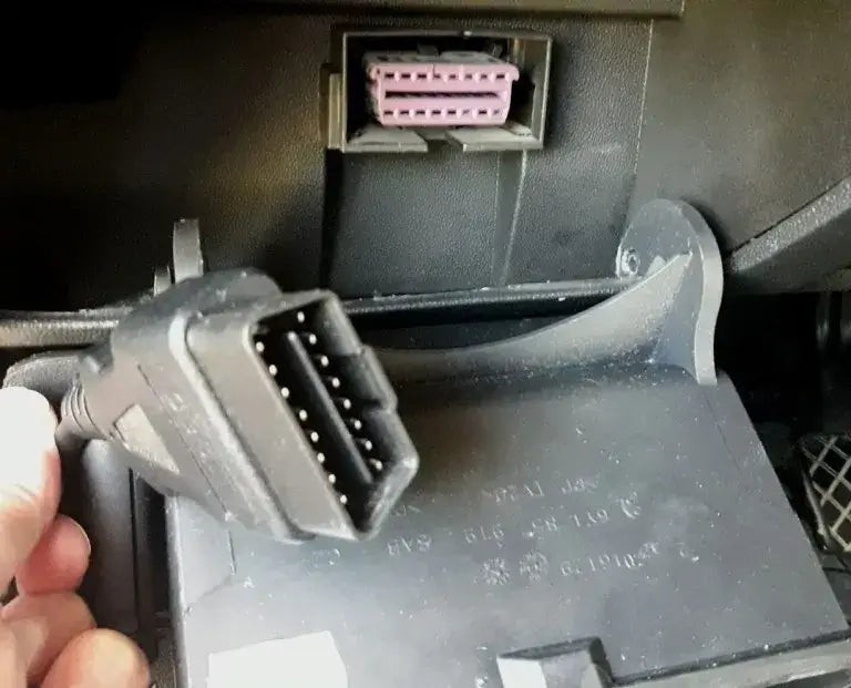 Disconnecting the OBDII reader from the port