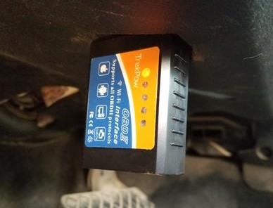 Trekpow OBD2 scanner connected to a car's OBD2 port, illustrating the connection process