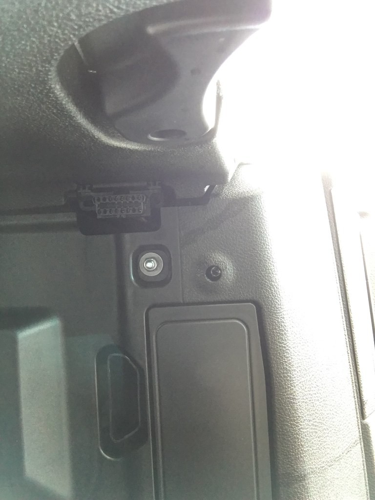 16 pin OBD2 connector
